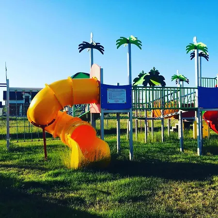 Osada Pod Dinozaurami Leba/ בית נופש *